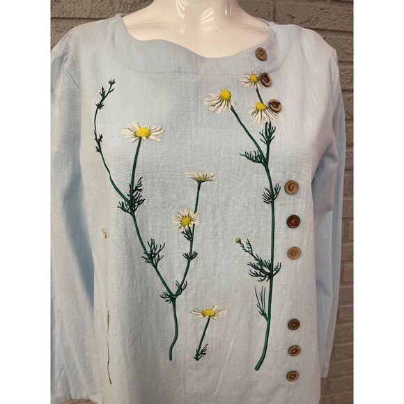 Light Blue Floral with Button Detail Blouse Size L - Picture 2 of 5